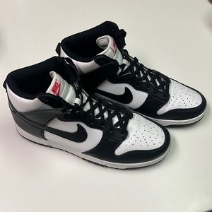 Women’s Nike Dunk High-Black/White!